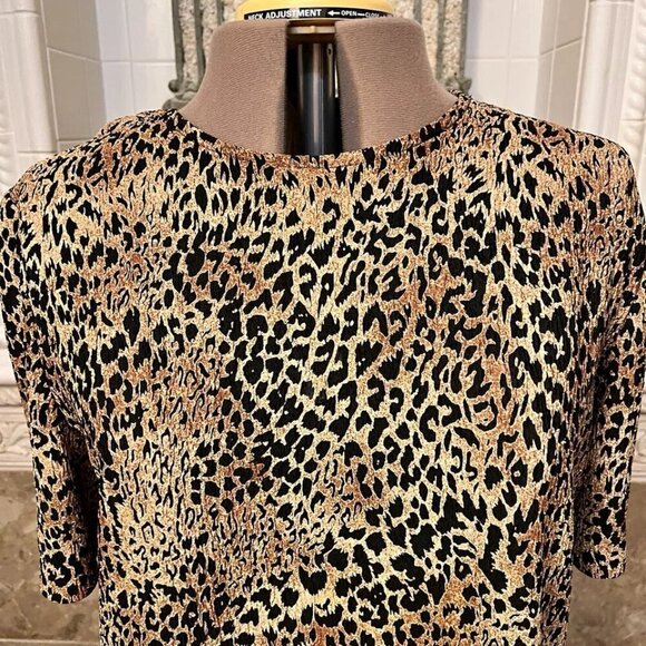 Kathie Lee. Size XL. Stretch Animal Print Pullover Top. USA. Textured. B89 - Picture 4 of 5